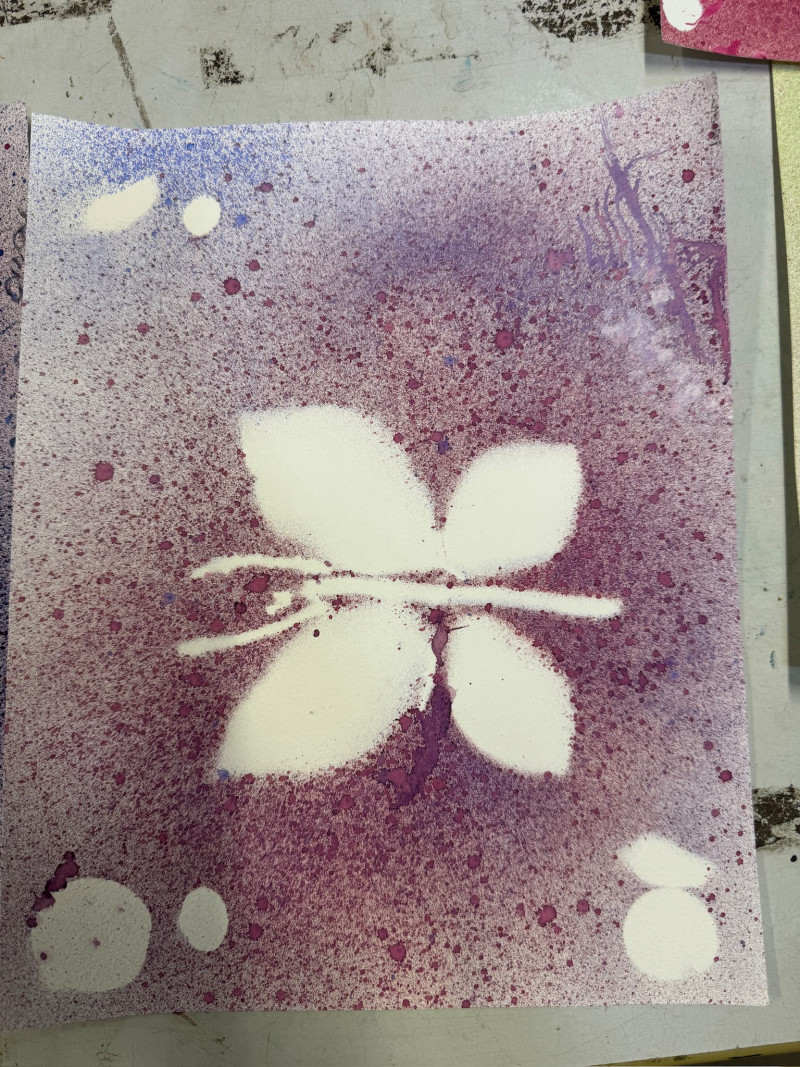 text: >
  Stencil-Kunstwerk eines Schmetterlings
  auf strukturierter rosa Oberfläche
decorative: false
source: reviewed